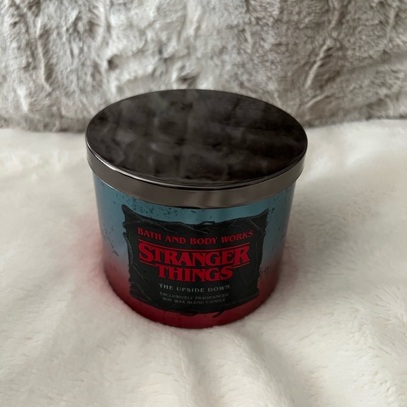 Bath & Body Works X Stranger Things The Upside Down Candle - Picture 3 of 8
